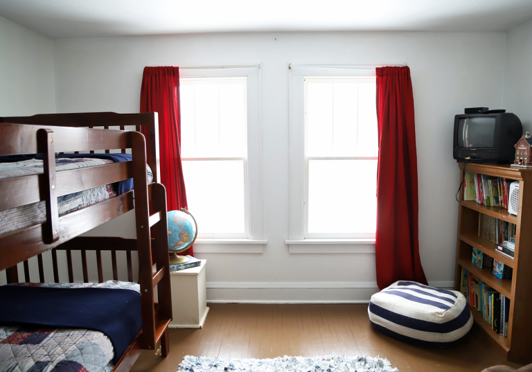 minimalist shared boys bedroom for three boys