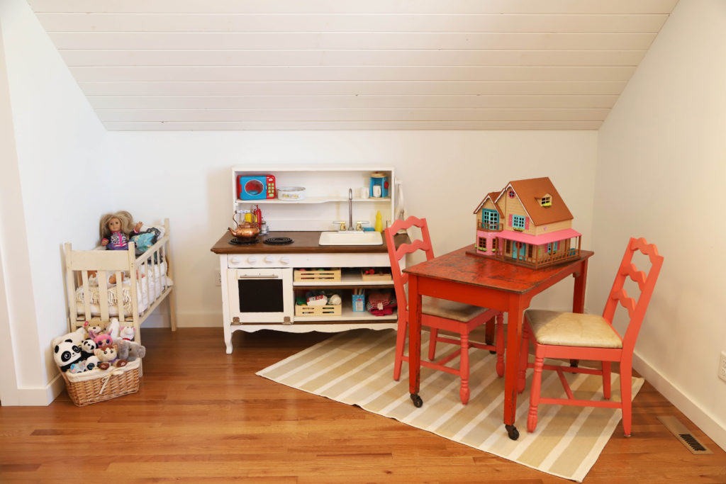 play space in girls bedroom 